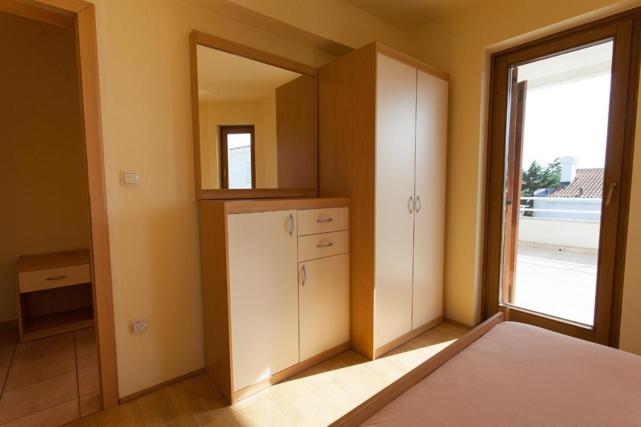 Apartman Vjekoslav Krk Town Exterior foto